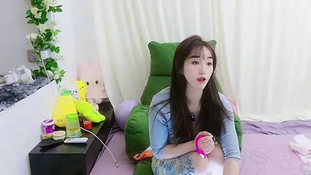 Snapshot of JJ8521 chatting on 06-10-26, 11:17 JJ8521 online show from 06-10-26, 11:17