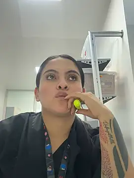 Snapshot of marianm29-1 chatting on 06-11-26, 02:03 marianm29-1 online show from 06-11-26, 02:03
