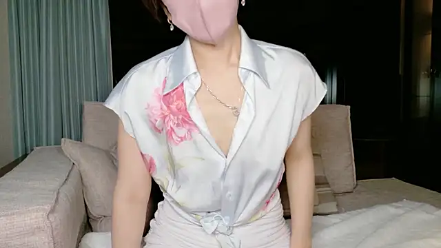 Snapshot of Naomi_00122 chatting on 06-04-26, 02:11 Naomi 00122 online show from 06-04-26, 02:11