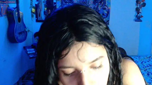 Snapshot of bastethott chatting on 06-12-26, 03:37 bastethott online show from 06-12-26, 03:37
