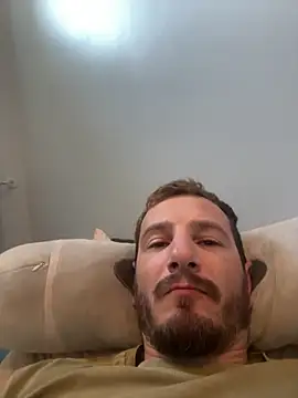 Snapshot of Oliverhnt chatting on 05-24-26, 10:37 Oliverhnt online show from 05-24-26, 10:37