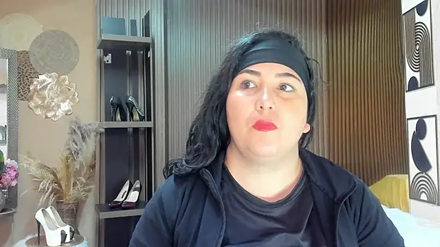 Snapshot of BBWLuxuryMuse chatting on 05-22-26, 11:41 BBWLuxuryMuse online show from 05-22-26, 11:41