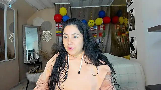Snapshot of BBWLuxuryMuse chatting on 06-20-26, 12:10 BBWLuxuryMuse online show from 06-20-26, 12:10