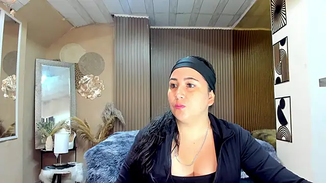 Snapshot of BBWLuxuryMuse chatting on 06-02-26, 11:21 BBWLuxuryMuse online show from 06-02-26, 11:21
