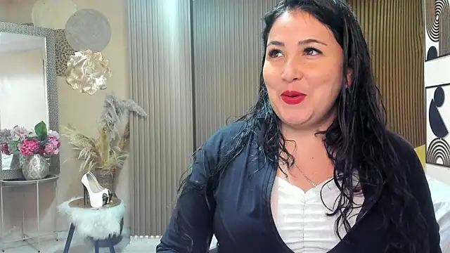 Snapshot of BBWLuxuryMuse chatting on 05-25-26, 11:42 BBWLuxuryMuse online show from 05-25-26, 11:42