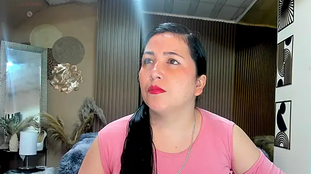 Snapshot of BBWLuxuryMuse chatting on 06-04-26, 11:15 BBWLuxuryMuse online show from 06-04-26, 11:15