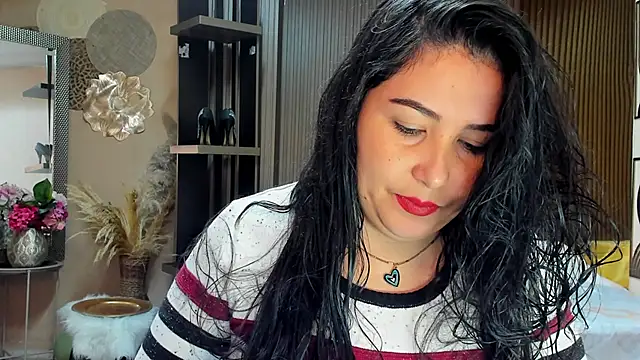Snapshot of BBWLuxuryMuse chatting on 05-20-26, 11:40 BBWLuxuryMuse online show from 05-20-26, 11:40