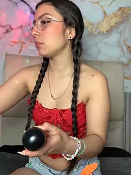 Snapshot of Julieth_ec chatting on 06-04-26, 12:21 Julieth ec online show from 06-04-26, 12:21