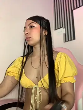 Snapshot of Julieth_ec chatting on 05-22-26, 12:25 Julieth ec online show from 05-22-26, 12:25