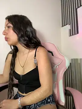 Snapshot of Julieth_ec chatting on 05-16-26, 12:04 Julieth ec online show from 05-16-26, 12:04