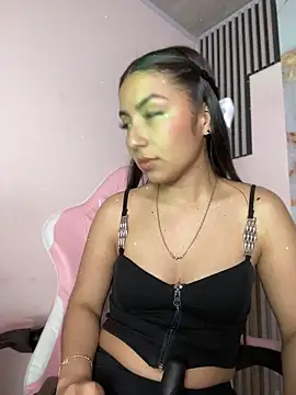 Snapshot of Julieth_ec chatting on 05-20-26, 12:24 Julieth ec online show from 05-20-26, 12:24