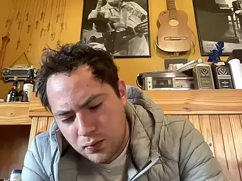 Snapshot of alecsgzz chatting on 05-15-26, 02:26 alecsgzz online show from 05-15-26, 02:26