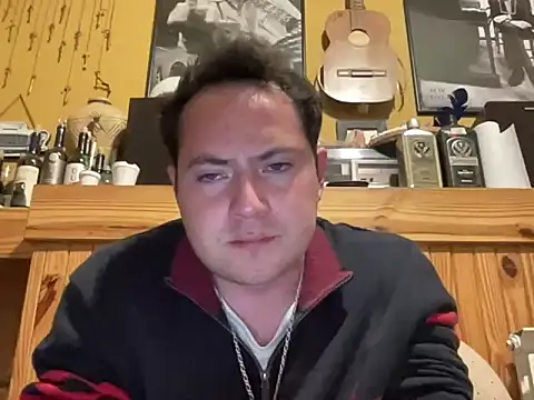 Snapshot of alecsgzz chatting on 05-10-26, 01:20 alecsgzz online show from 05-10-26, 01:20