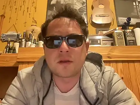 Snapshot of alecsgzz chatting on 05-14-26, 10:29 alecsgzz online show from 05-14-26, 10:29