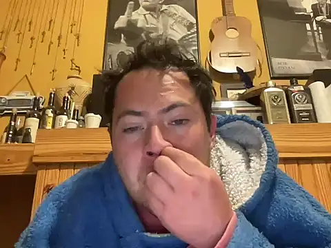Snapshot of alecsgzz chatting on 05-20-26, 06:10 alecsgzz online show from 05-20-26, 06:10