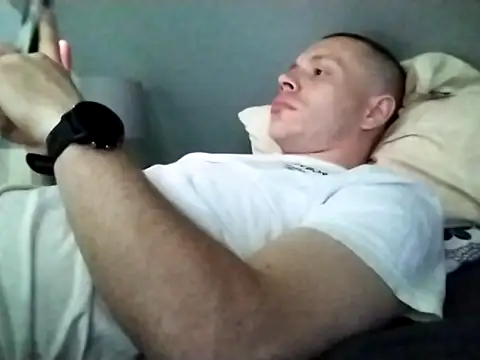 Snapshot of fitboyy_ chatting on 06-18-26, 07:40 fitboyy online show from 06-18-26, 07:40