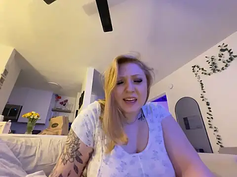 Snapshot of blonde__baby chatting on 05-12-26, 08:21 blonde baby online show from 05-12-26, 08:21