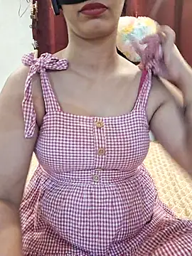 Snapshot of Shaloni_Patil chatting on 05-12-26, 08:15 Shaloni Patil online show from 05-12-26, 08:15