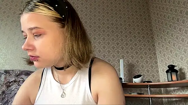 Snapshot of HildeConery chatting on 06-22-26, 06:21 HildeConery online show from 06-22-26, 06:21