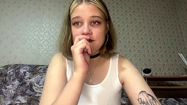 Snapshot of HildeConery chatting on 05-29-26, 04:24 HildeConery online show from 05-29-26, 04:24