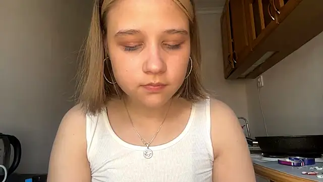 Snapshot of HildeConery chatting on 05-26-26, 12:25 HildeConery online show from 05-26-26, 12:25