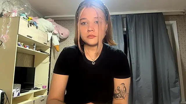 Snapshot of HildeConery chatting on 05-04-26, 02:20 HildeConery online show from 05-04-26, 02:20