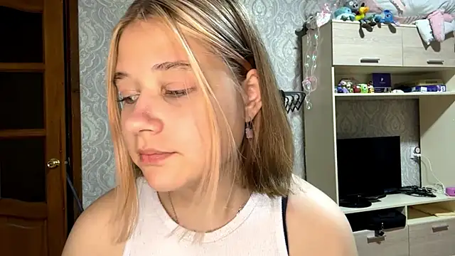 Snapshot of HildeConery chatting on 05-06-26, 02:32 HildeConery online show from 05-06-26, 02:32