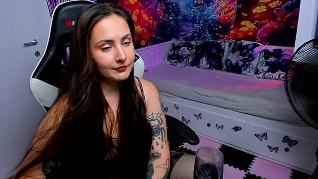Snapshot of linphea chatting on 07-22-26, 04:42 linphea online show from 07-22-26, 04:42