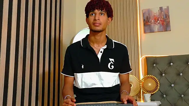Snapshot of Alex_Bloom chatting on 07-19-26, 04:48 Alex Bloom online show from 07-19-26, 04:48