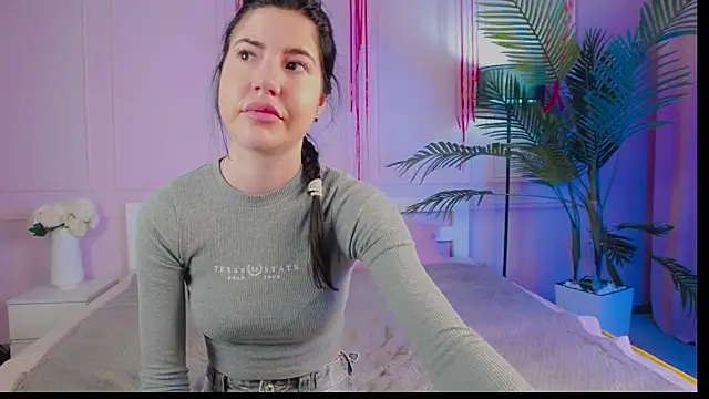 Snapshot of Emily_xoo chatting on 05-29-26, 08:15 Emily xoo online show from 05-29-26, 08:15