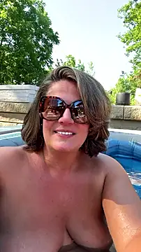 Snapshot of Madamebeton chatting on 07-10-26, 09:15 Madamebeton online show from 07-10-26, 09:15