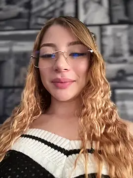 Snapshot of Jessy_Queen chatting on 07-19-26, 03:20 Jessy Queen online show from 07-19-26, 03:20