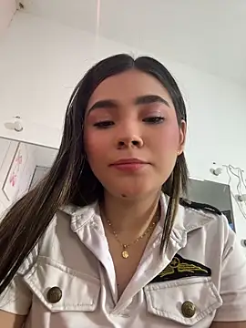 Snapshot of Mia_Rodriguezz_ chatting on 05-17-26, 03:17 Mia Rodriguezz online show from 05-17-26, 03:17