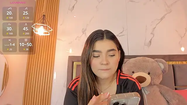 Snapshot of Mia_Rodriguezz_ chatting on 06-18-26, 03:38 Mia Rodriguezz online show from 06-18-26, 03:38