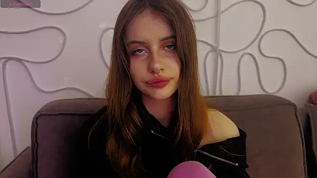 Snapshot of evvaavve chatting on 07-12-26, 06:31 evvaavve online show from 07-12-26, 06:31