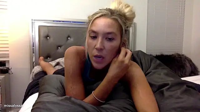 Snapshot of Misss_alyssaaa chatting on 06-09-26, 04:13 Misss alyssaaa online show from 06-09-26, 04:13