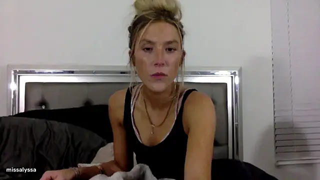 Snapshot of Misss_alyssaaa chatting on 06-17-26, 04:12 Misss alyssaaa online show from 06-17-26, 04:12