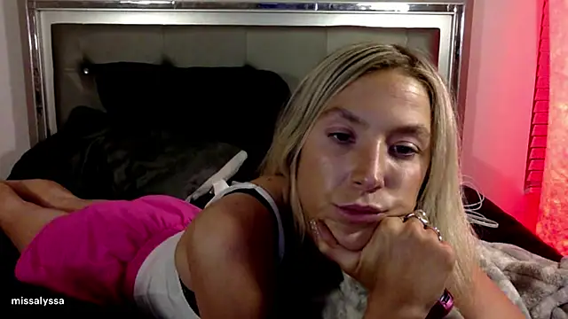 Snapshot of Misss_alyssaaa chatting on 06-23-26, 04:10 Misss alyssaaa online show from 06-23-26, 04:10