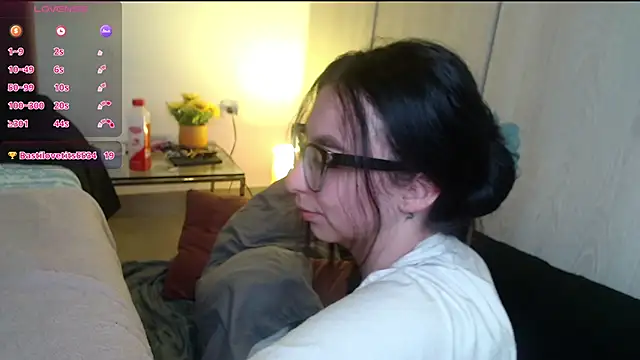Snapshot of MeganTB chatting on 05-29-26, 06:14 MeganTB online show from 05-29-26, 06:14