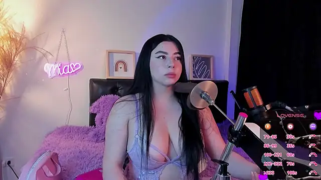 Snapshot of mia_valentine__ chatting on 05-29-26, 10:05 mia valentine online show from 05-29-26, 10:05