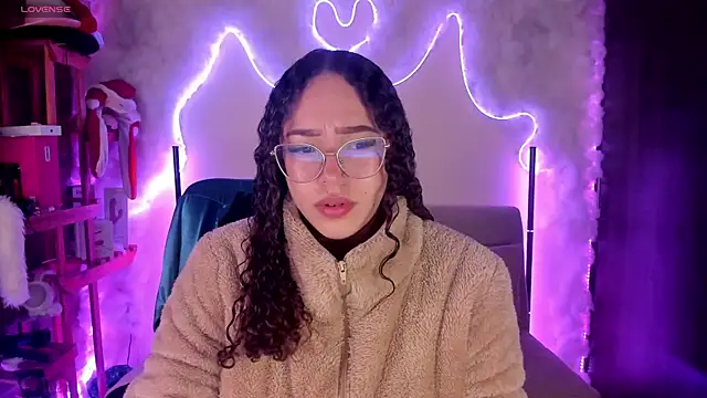 Snapshot of liz_martins1 chatting on 08-04-26, 03:33 liz martins1 online show from 08-04-26, 03:33