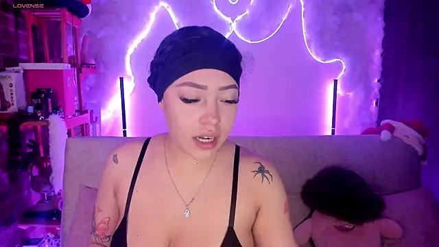 Snapshot of liz_martins1 chatting on 06-10-26, 02:02 liz martins1 online show from 06-10-26, 02:02