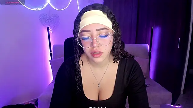 Snapshot of liz_martins1 chatting on 06-13-26, 01:47 liz martins1 online show from 06-13-26, 01:47