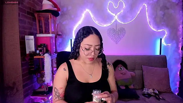 Snapshot of liz_martins1 chatting on 06-06-26, 02:17 liz martins1 online show from 06-06-26, 02:17