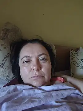 Snapshot of EmmaEmmy40 chatting on 06-15-26, 04:01 EmmaEmmy40 online show from 06-15-26, 04:01
