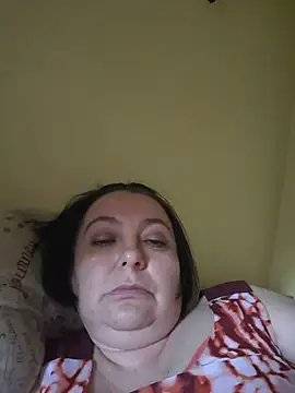 Snapshot of EmmaEmmy40 chatting on 06-16-26, 05:02 EmmaEmmy40 online show from 06-16-26, 05:02
