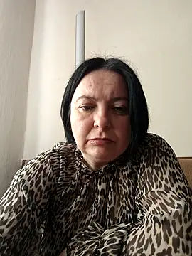 Snapshot of EmmaEmmy40 chatting on 05-11-26, 10:38 EmmaEmmy40 online show from 05-11-26, 10:38