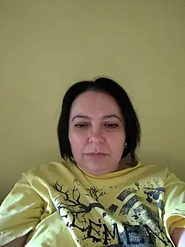 Snapshot of EmmaEmmy40 chatting on 05-14-26, 03:42 EmmaEmmy40 online show from 05-14-26, 03:42
