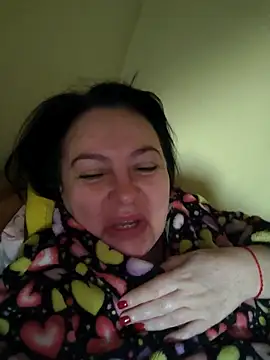 Snapshot of EmmaEmmy40 chatting on 05-14-26, 03:14 EmmaEmmy40 online show from 05-14-26, 03:14