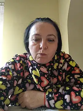 Snapshot of EmmaEmmy40 chatting on 06-15-26, 04:17 EmmaEmmy40 online show from 06-15-26, 04:17